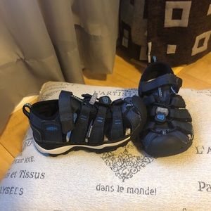 Keen Blue Closed-Toe Water Sandals-size 9/10
